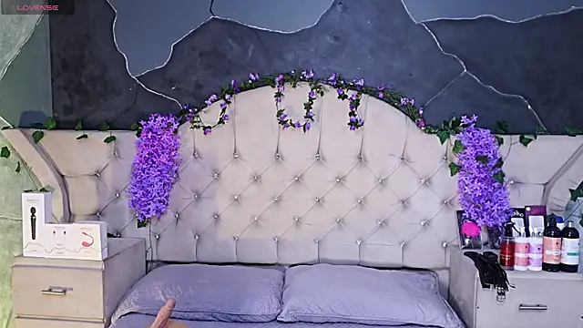 AmberGreyy  online show from June 2026 06:19:01 PM