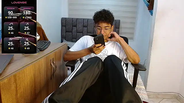 harrytwink18 online show from September 2025 02:49:01 PM