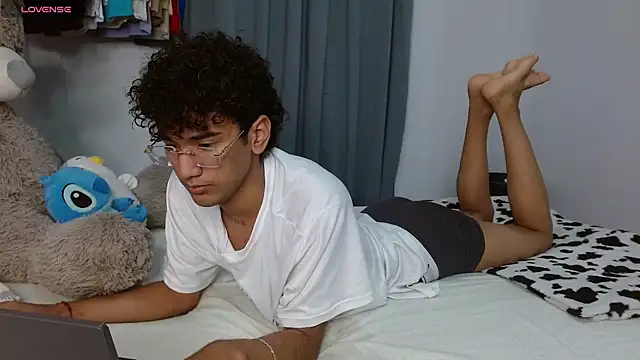 harrytwink18 online show from April 2026 02:19:01 PM