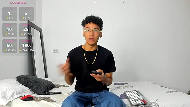 harrytwink18 online show from December 2025 02:32:02 PM