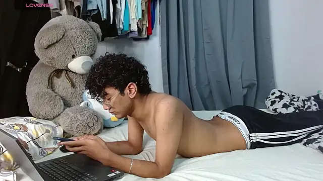 harrytwink18 online show from April 2026 11:45:02 PM