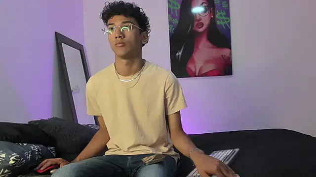 harrytwink18 online show from February 2025 01:22:02 PM