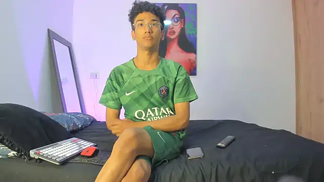 harrytwink18 online show from March 2025 01:12:02 PM