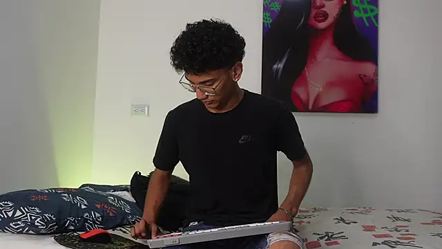 harrytwink18 online show from December 2024 01:22:02 PM