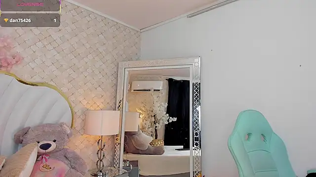 Snapshot of IsabellaBromsS chatting on October 2025 09:51:02 PM IsabellaBromsS online show from October 2025 09:51:02 PM