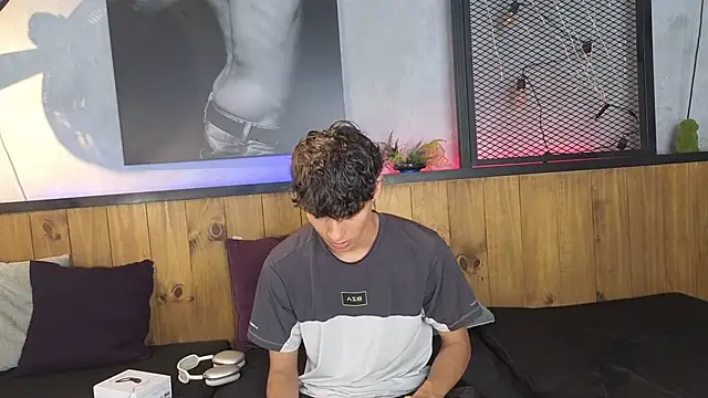 andrewortix online show from February 2026 04:12:01 AM