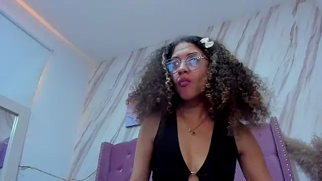 Snapshot of Hanna_Corne chatting on December 2024 02:53:01 PM Hanna Corne online show from December 2024 02:53:01 PM