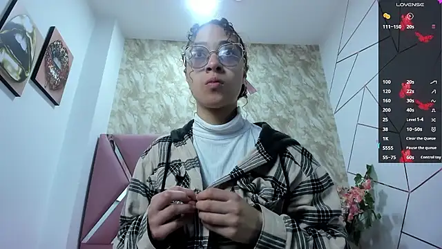 Snapshot of Hanna_Corne chatting on December 2024 11:38:02 AM Hanna Corne online show from December 2024 11:38:02 AM