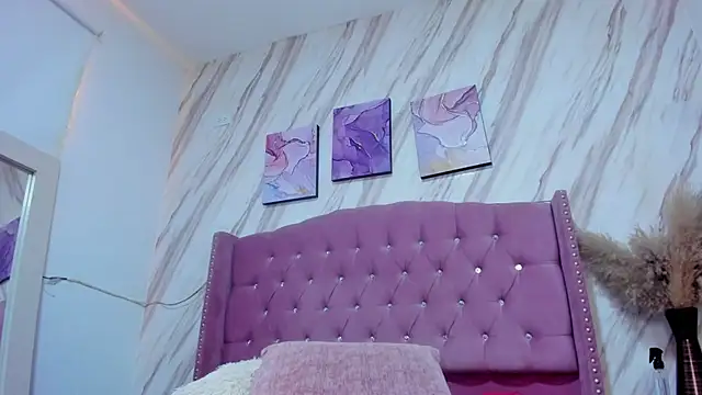 Snapshot of Hanna_Corne chatting on December 2024 02:52:02 PM Hanna Corne online show from December 2024 02:52:02 PM