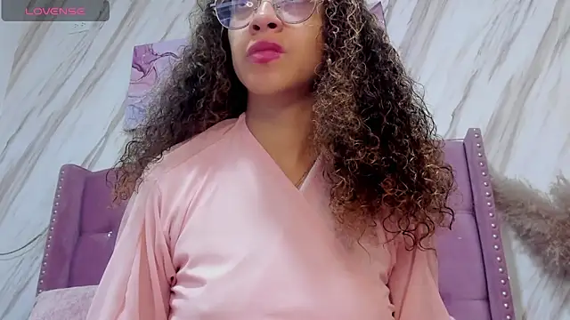 Snapshot of Hanna_Corne chatting on December 2024 11:50:02 AM Hanna Corne online show from December 2024 11:50:02 AM