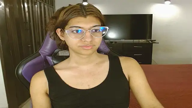 Snapshot of engielphoenis14 chatting on July 2026 09:12:01 PM engielphoenis14 online show from July 2026 09:12:01 PM