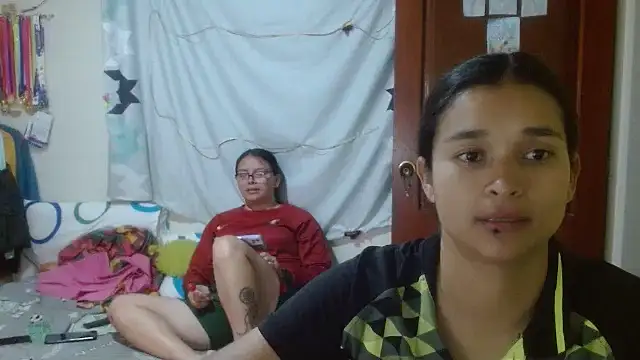 Snapshot of clayre_and_jill chatting on November 2025 04:05:01 AM clayre and jill online show from November 2025 04:05:01 AM