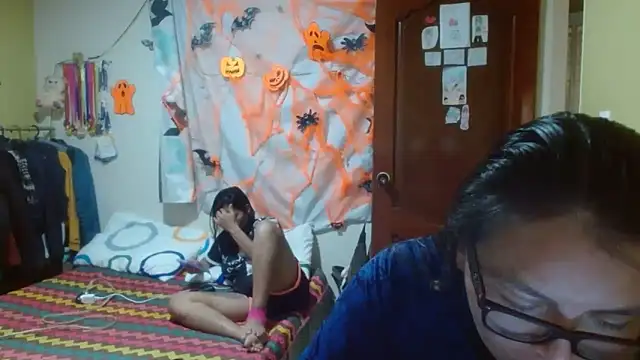 Snapshot of clayre_and_jill chatting on October 2025 07:13:02 PM clayre and jill online show from October 2025 07:13:02 PM