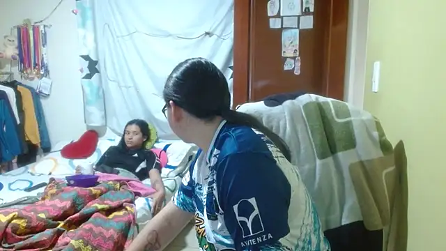 Snapshot of clayre_and_jill chatting on November 2025 07:06:02 PM clayre and jill online show from November 2025 07:06:02 PM