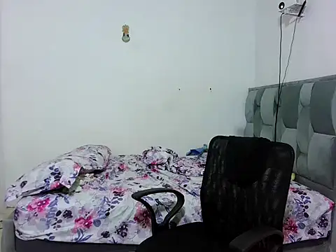 singlemom4 online show from October 2025 06:08:01 PM