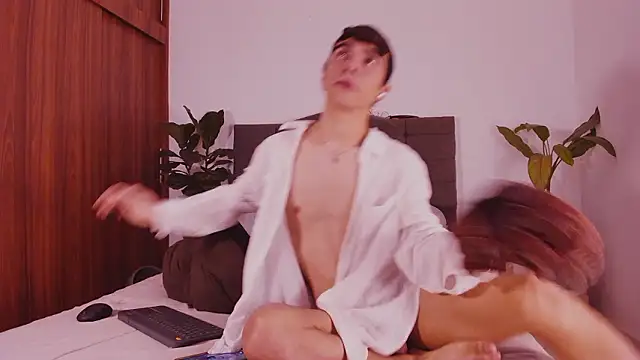 2gays 1Str8 online show from October 2025 07:35:02 PM