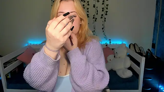 Emily Gin online show from October 2025 02:46:01 AM
