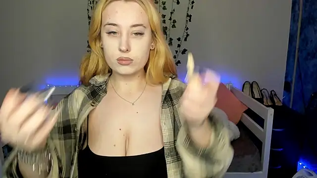 Emily Gin online show from November 2025 02:26:02 AM