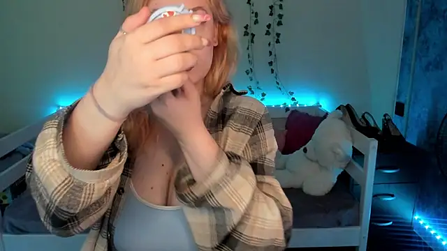 Emily Gin online show from October 2025 02:37:02 AM