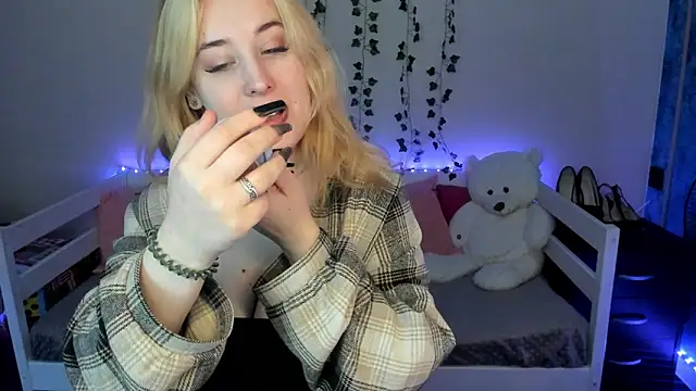 Emily Gin online show from October 2025 02:43:01 AM