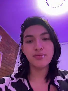 TomLondon  online show from March 2025 02:48:02 AM