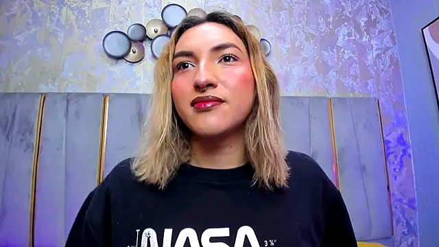 TomLondon  online show from November 2025 12:04:02 PM