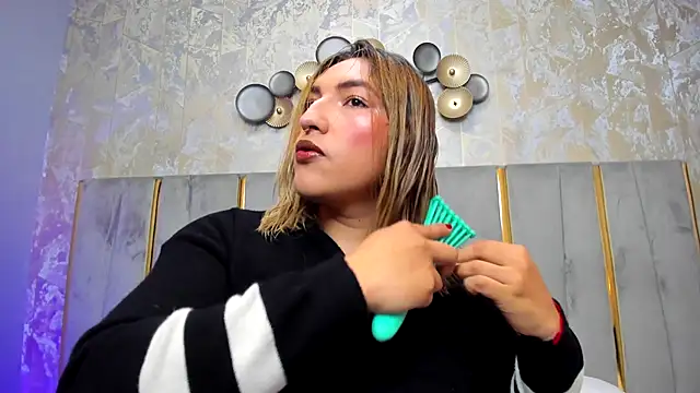 TomLondon  online show from November 2025 12:05:02 PM