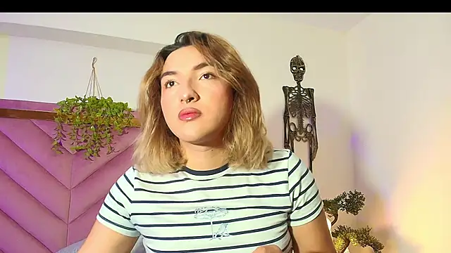 TomLondon  online show from October 2025 01:44:02 PM