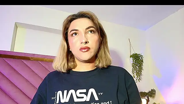 TomLondon  online show from September 2025 11:06:01 AM