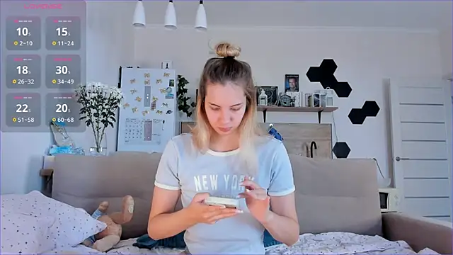 Snapshot of Girl_alone_home chatting on October 2025 07:09:02 AM Girl alone home online show from October 2025 07:09:02 AM