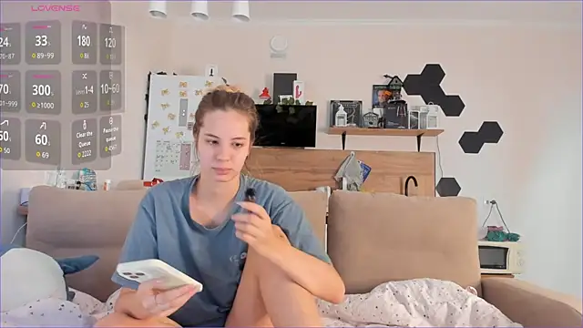 Snapshot of Girl_alone_home chatting on September 2025 03:43:01 AM Girl alone home online show from September 2025 03:43:01 AM