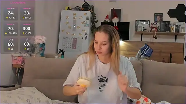 Girl alone home online show from January 2026 03:54:02 AM