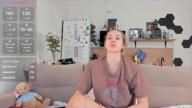 Girl alone home online show from October 2025 04:11:01 AM