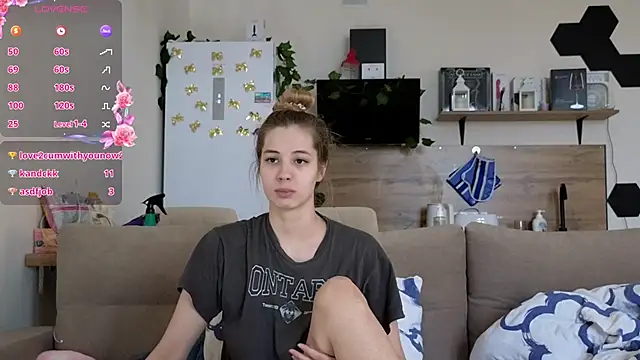 Snapshot of Girl_alone_home chatting on March 2025 06:52:01 AM Girl alone home online show from March 2025 06:52:01 AM