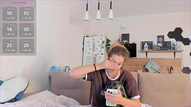 Snapshot of Girl_alone_home chatting on September 2025 03:39:02 AM Girl alone home online show from September 2025 03:39:02 AM