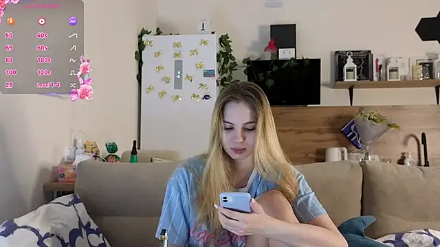 Snapshot of Girl_alone_home chatting on March 2025 01:39:01 AM Girl alone home online show from March 2025 01:39:01 AM