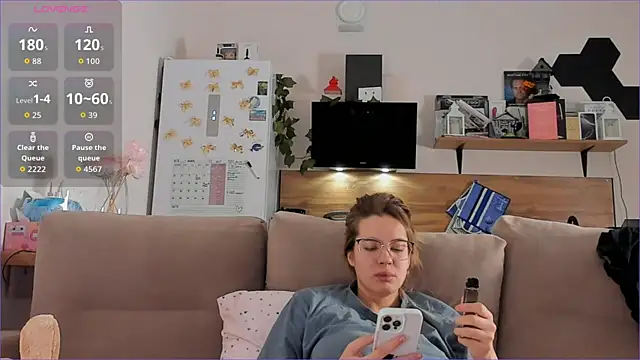 Girl alone home online show from November 2025 03:40:02 AM