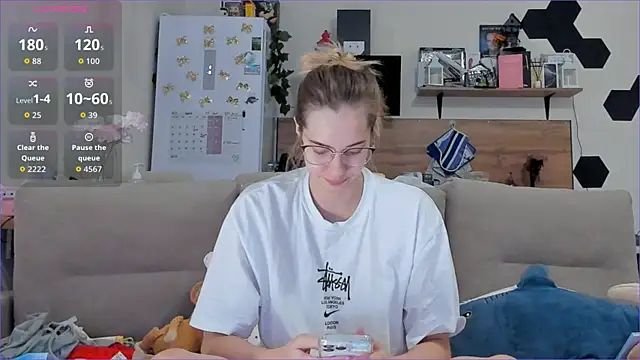 Girl alone home online show from December 2025 03:18:01 AM