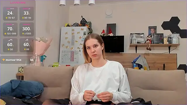 Girl alone home online show from March 2026 03:54:01 PM