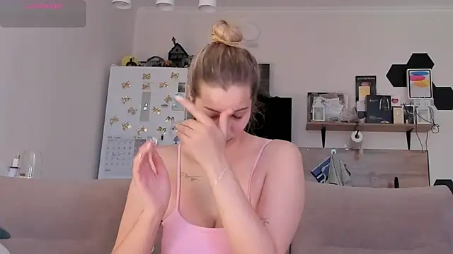 Snapshot of Girl_alone_home chatting on July 2026 04:08:01 PM Girl alone home online show from July 2026 04:08:01 PM