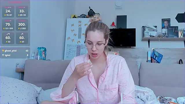 Snapshot of Girl_alone_home chatting on May 2026 04:16:01 AM Girl alone home online show from May 2026 04:16:01 AM