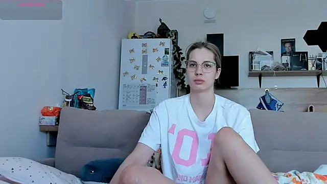Snapshot of Girl_alone_home chatting on May 2026 03:48:02 AM Girl alone home online show from May 2026 03:48:02 AM