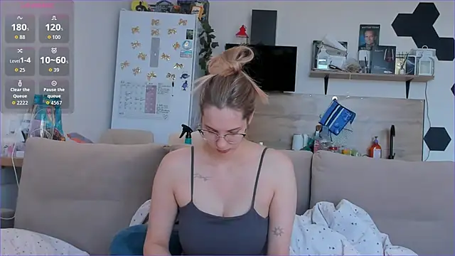 Snapshot of Girl_alone_home chatting on May 2026 03:54:02 AM Girl alone home online show from May 2026 03:54:02 AM