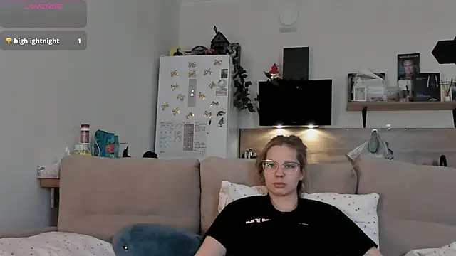 Snapshot of Girl_alone_home chatting on June 2026 04:06:02 AM Girl alone home online show from June 2026 04:06:02 AM