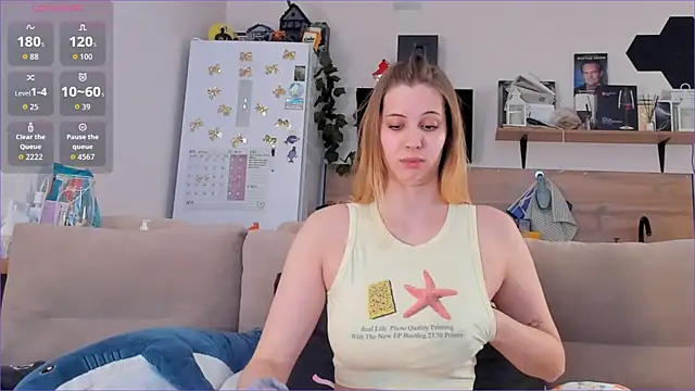 Snapshot of Girl_alone_home chatting on April 2026 01:41:02 PM Girl alone home online show from April 2026 01:41:02 PM