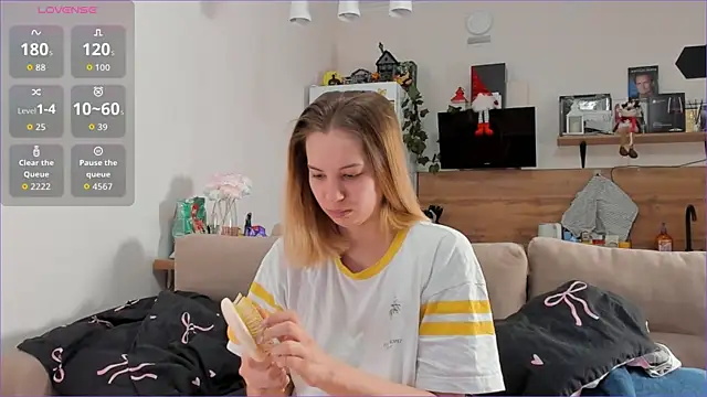 Girl alone home online show from February 2026 03:39:01 AM