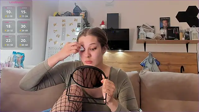 Snapshot of Girl_alone_home chatting on April 2026 03:13:02 PM Girl alone home online show from April 2026 03:13:02 PM