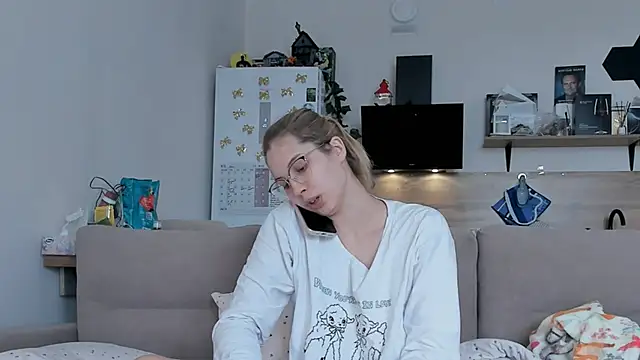 Snapshot of Girl_alone_home chatting on May 2026 04:52:01 AM Girl alone home online show from May 2026 04:52:01 AM