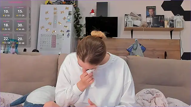 Snapshot of Girl_alone_home chatting on April 2026 02:18:01 PM Girl alone home online show from April 2026 02:18:01 PM