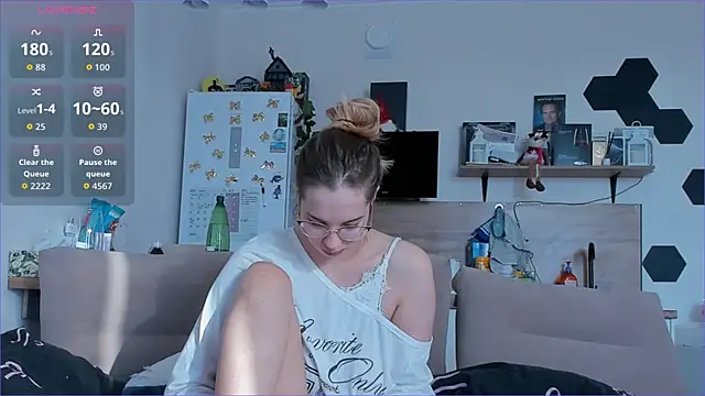 Girl alone home online show from March 2026 03:41:02 AM